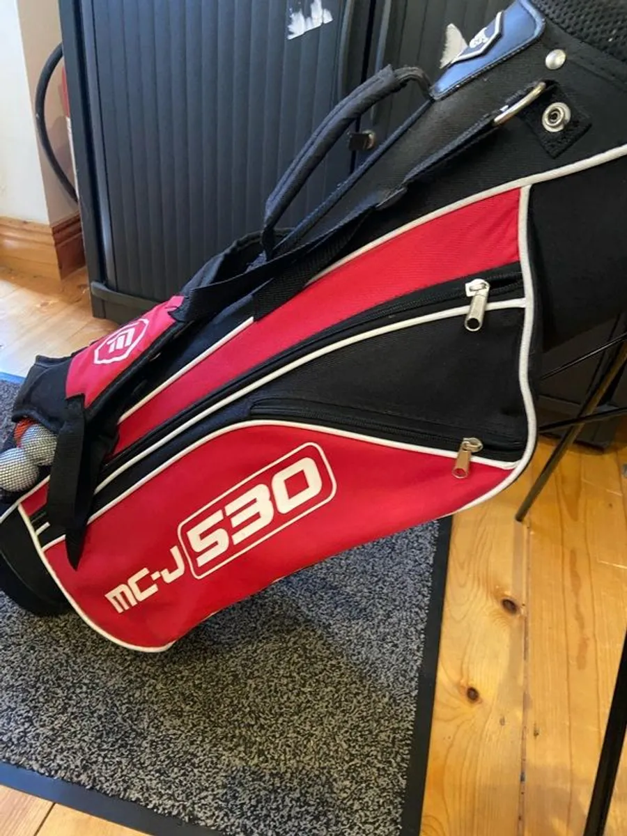 Kids golf bag with some clubs - Image 1