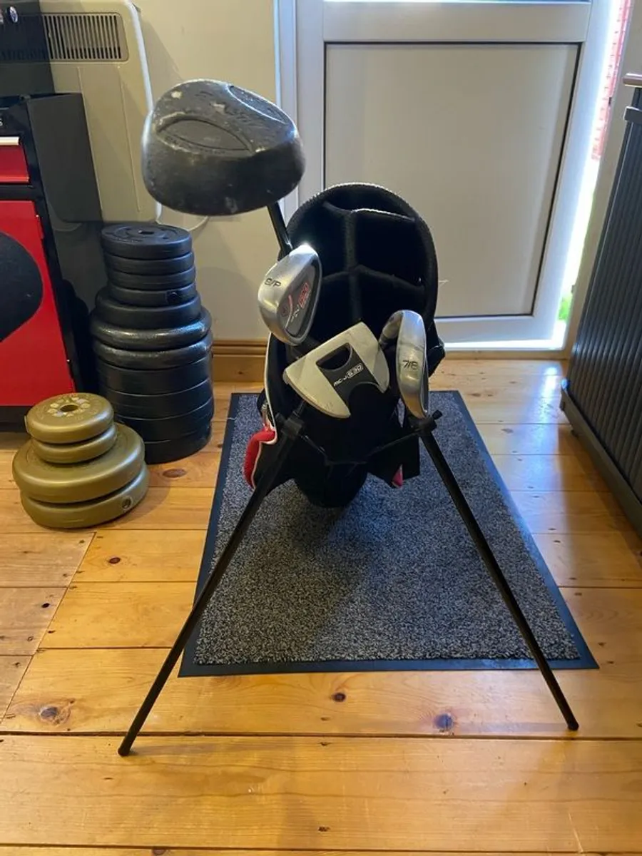 Kids golf bag with some clubs - Image 2