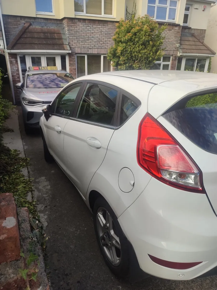 Ford Fiesta 2015 - Image 4