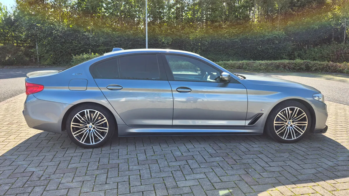 2019 BMW 530E M-SPORT PLUG-IN AUTO - Image 4