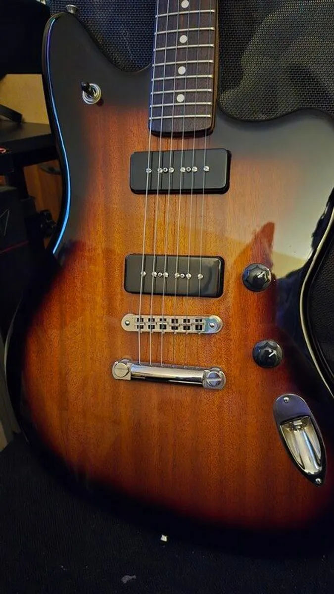 Fender Modern Player Jaguar P90 Chocolate Burst - Image 2