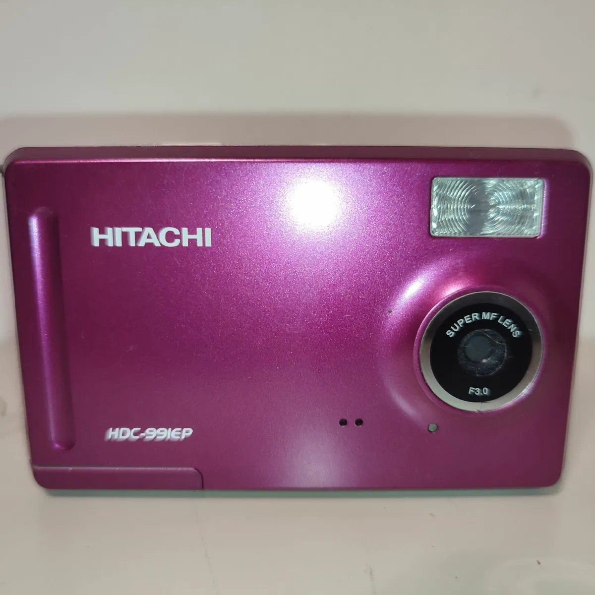 Hitachi HDC-99IE 9.0MP Digital Camera excellent/c - Image 1