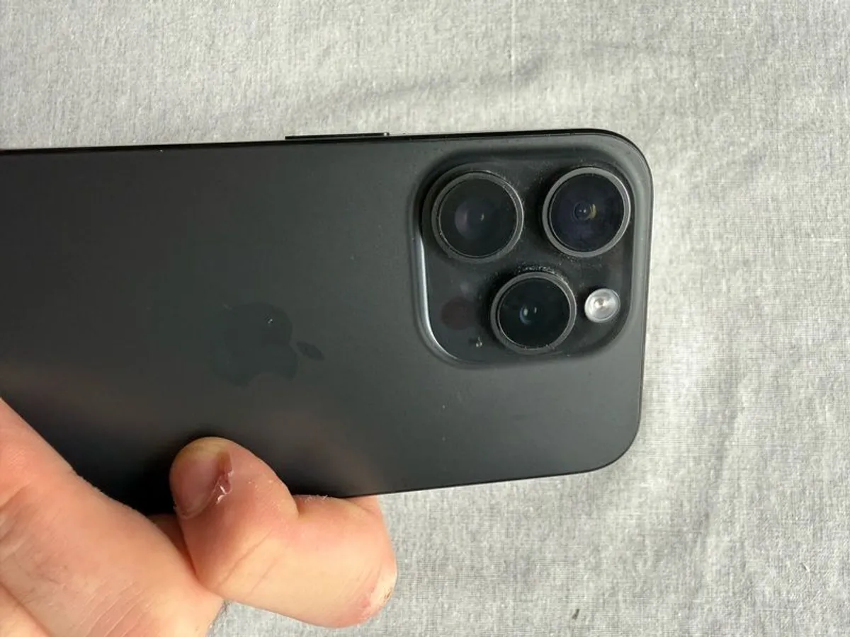 iPhone 15 Pro - Image 3