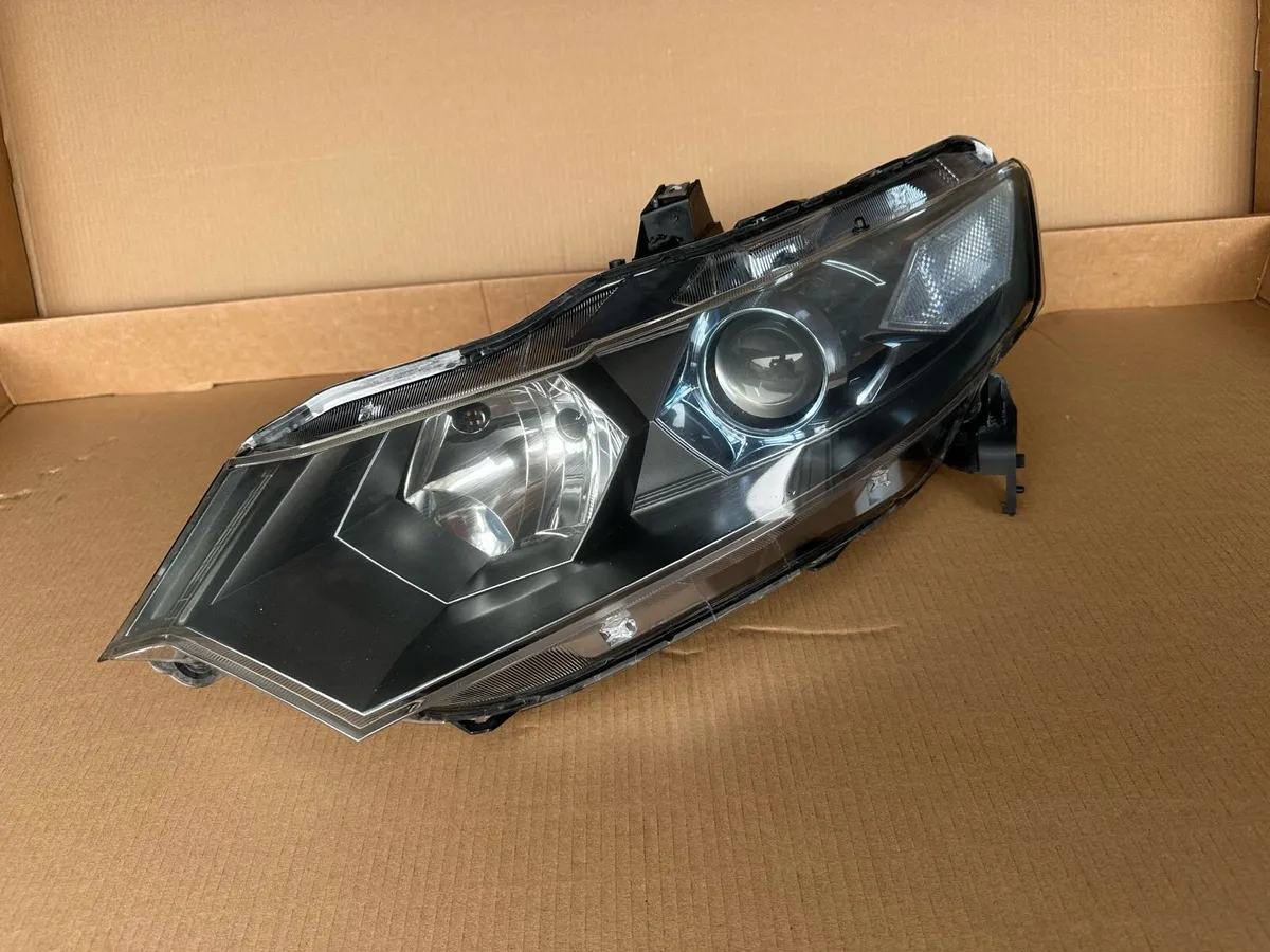 Honda Insight 2011-17 headlamp left - Image 1
