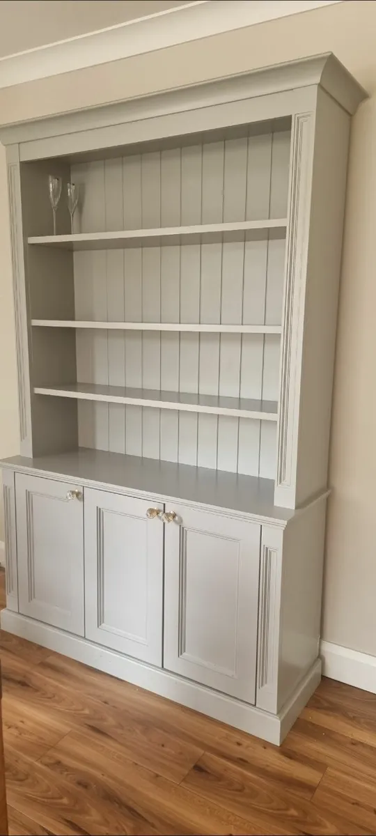 Dresser - Image 1
