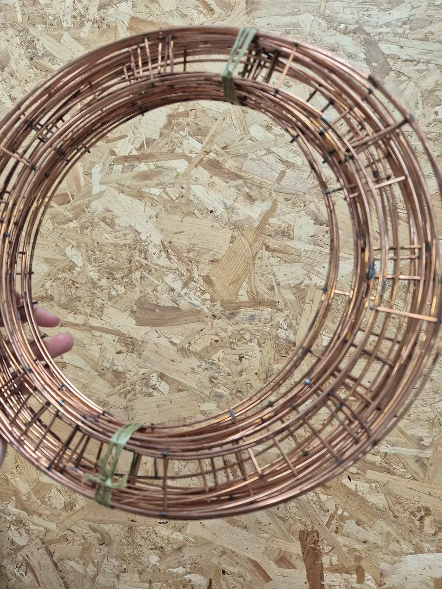 A range of wreath bases - Image 1
