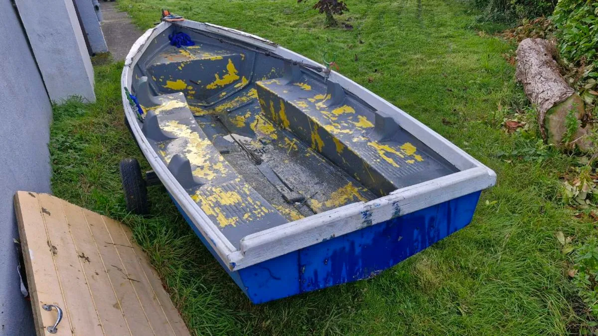 14 foot fiberglass boat and trailer - Image 2