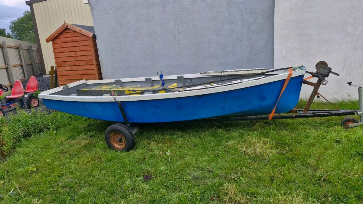 14 foot fiberglass boat and trailer - Image 1