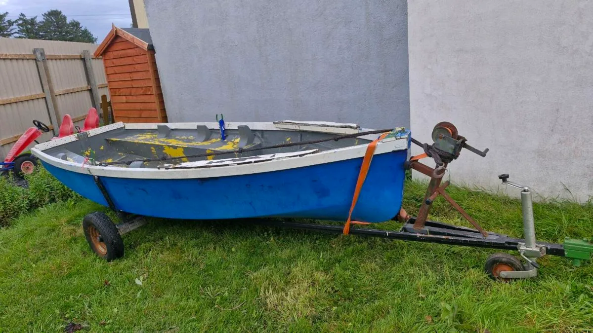 14 foot fiberglass boat and trailer - Image 4