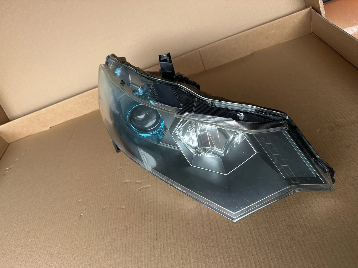Honda Insight 2011-17 headlamp right - Image 1