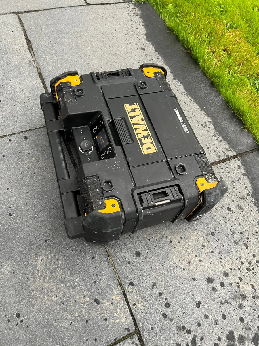 Dewalt Radio - Image 3