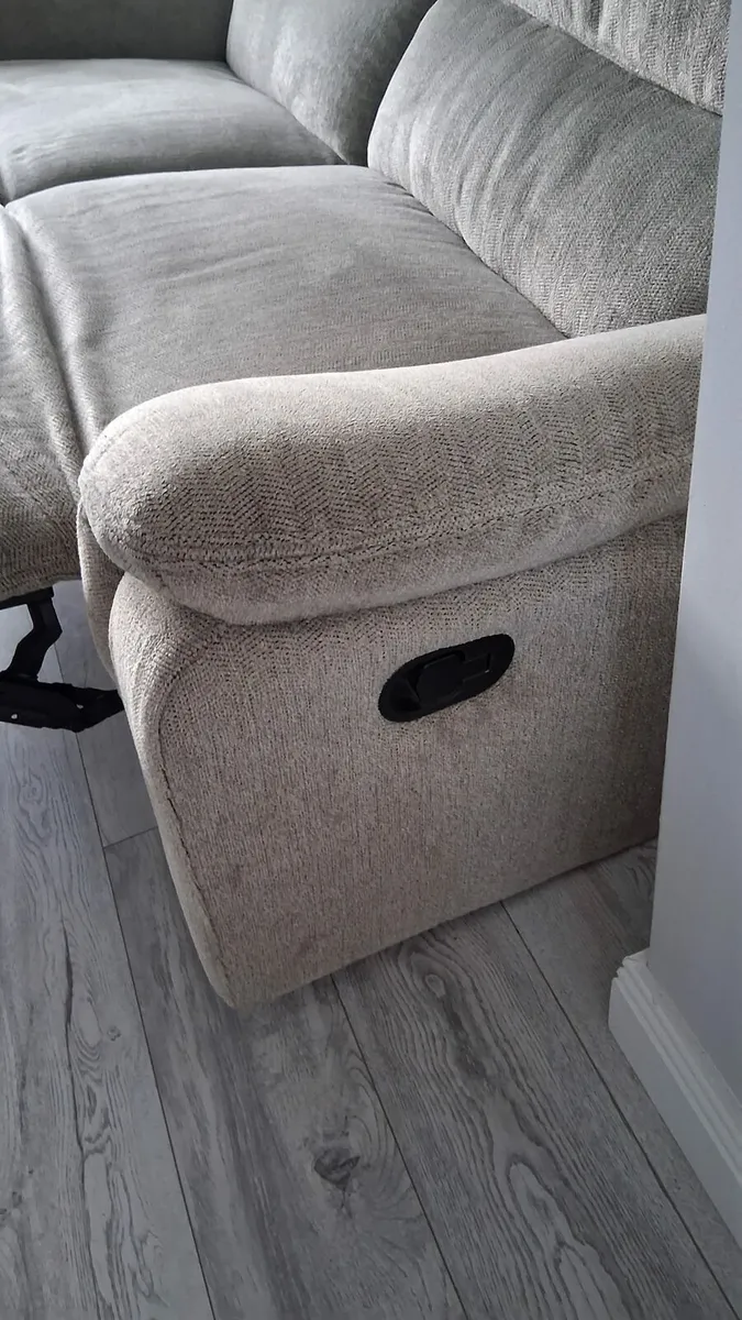 3+2 Seater Recliners - Image 3