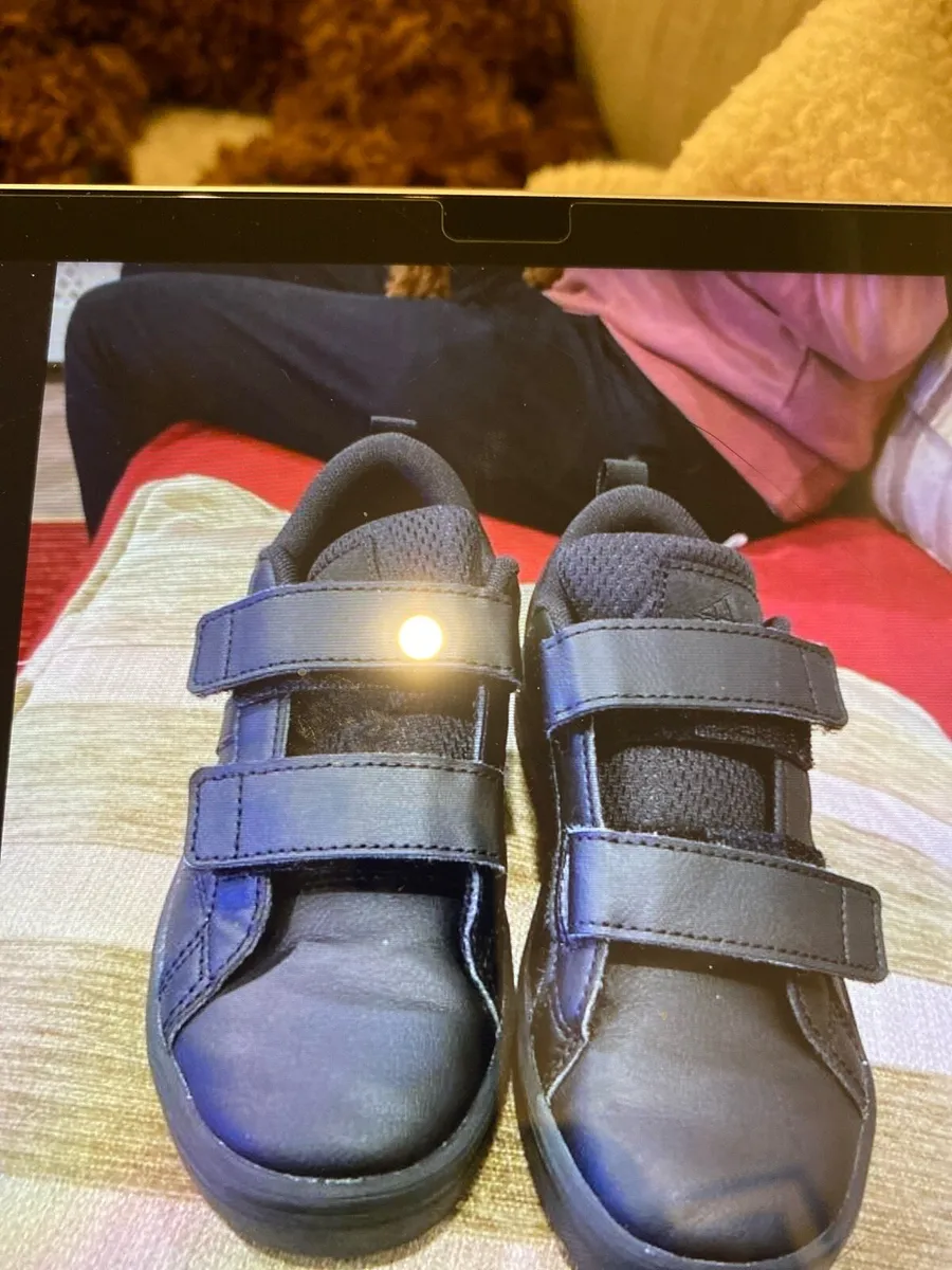 Adidas boys trainers - Image 1
