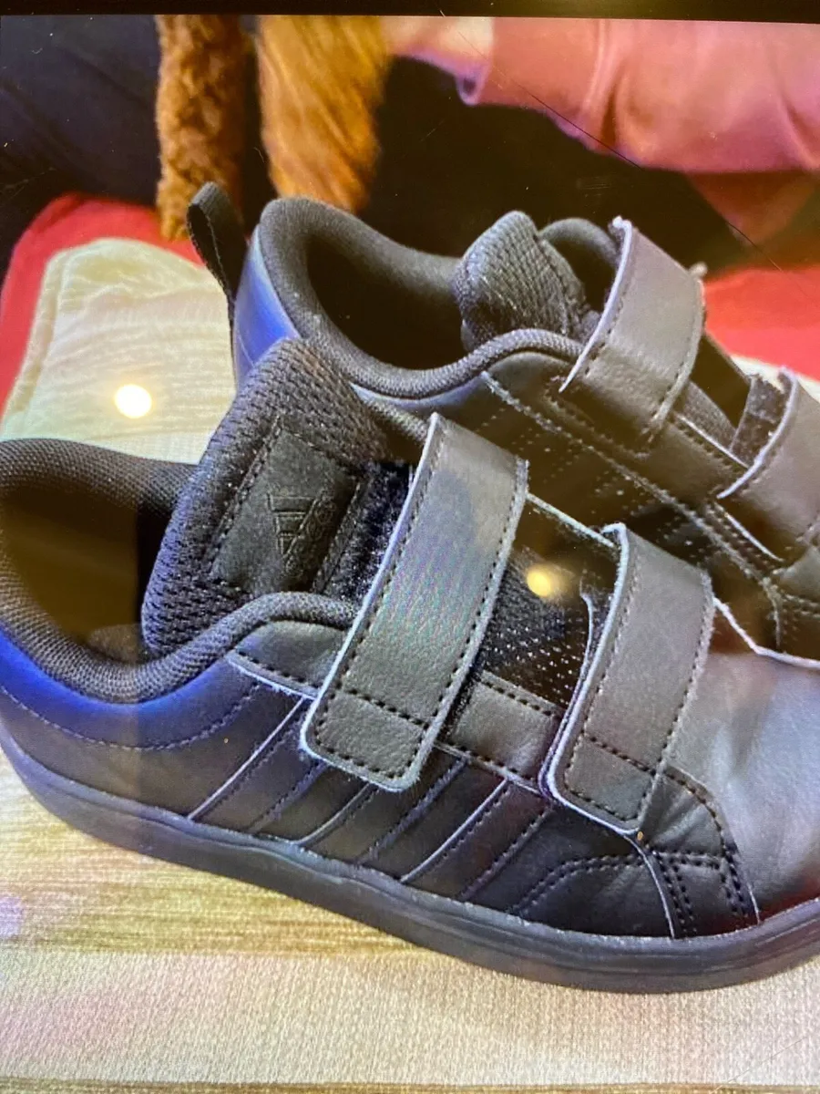 Adidas boys trainers - Image 2