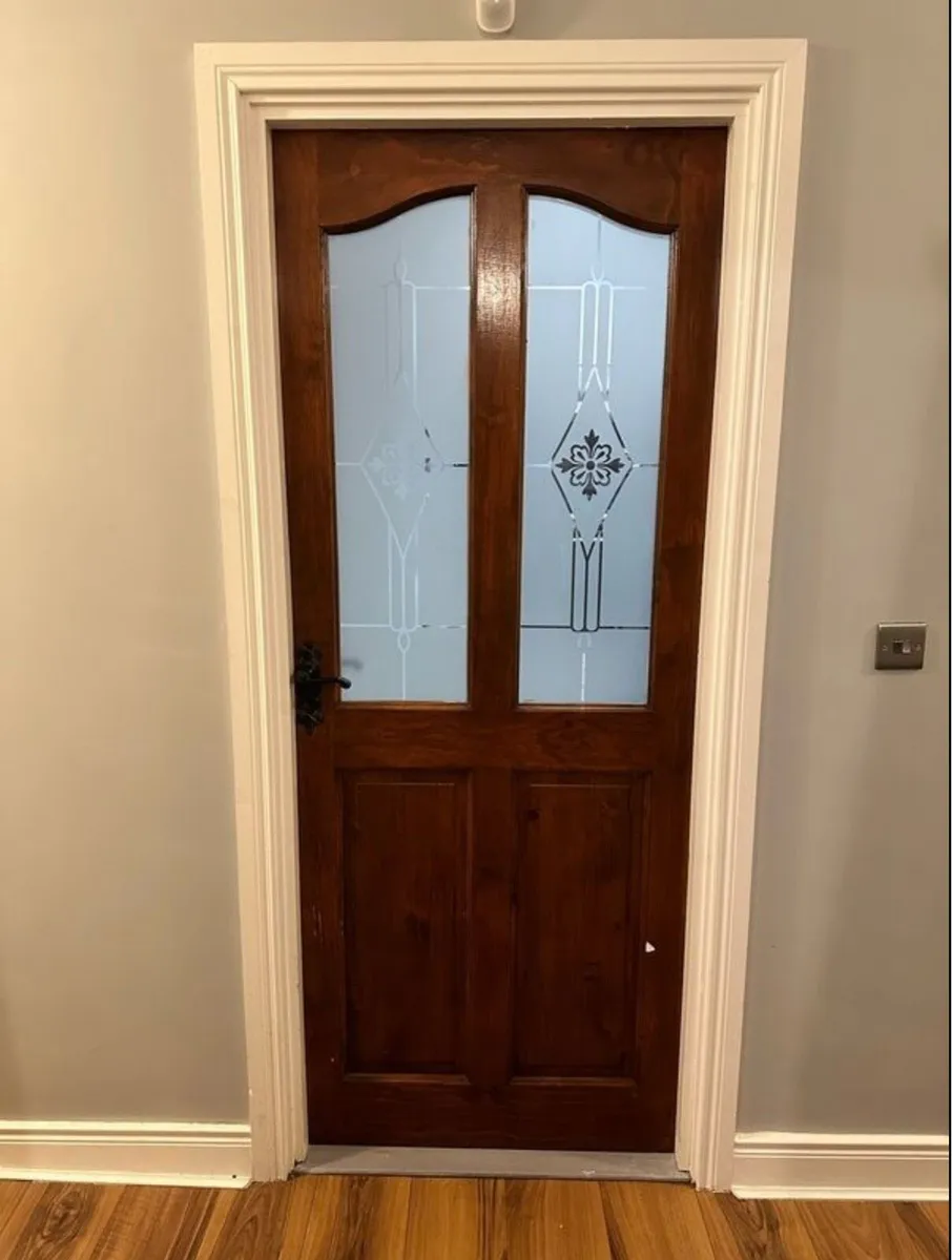 8 x internal doors - Image 1