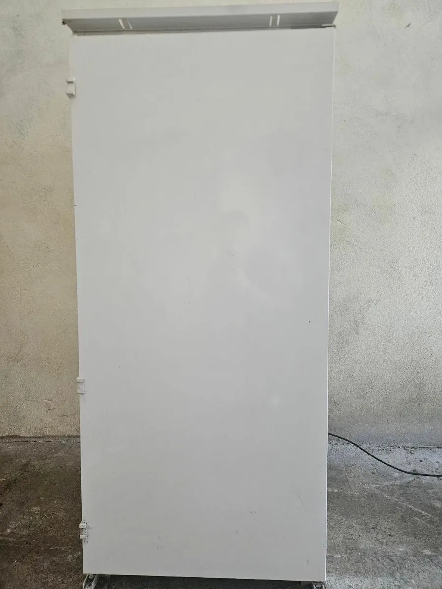 Integrated 4ft fridge - Image 1
