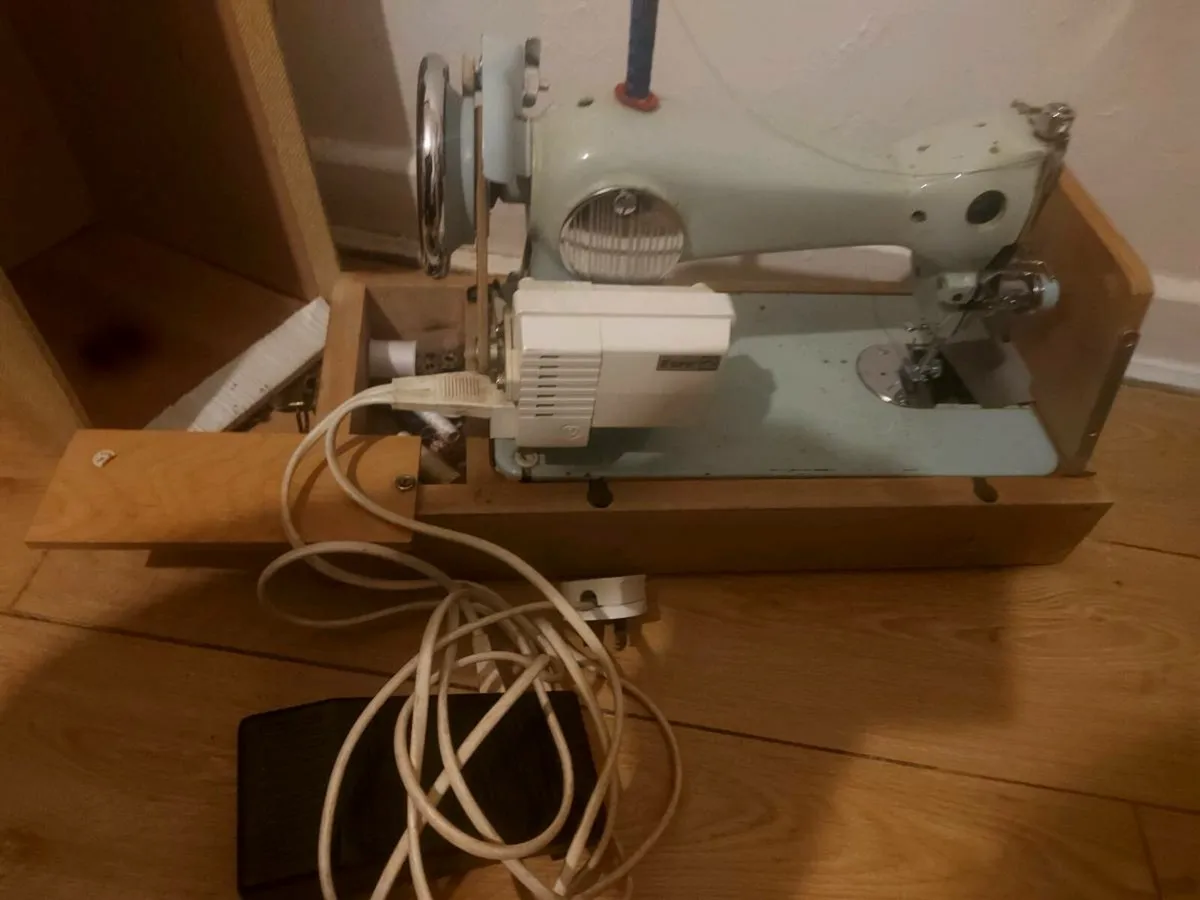 Brother tur 2 sewing machine - Image 4