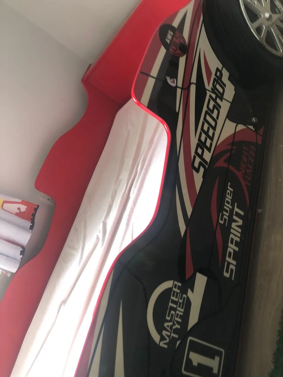 Bed - Image 1