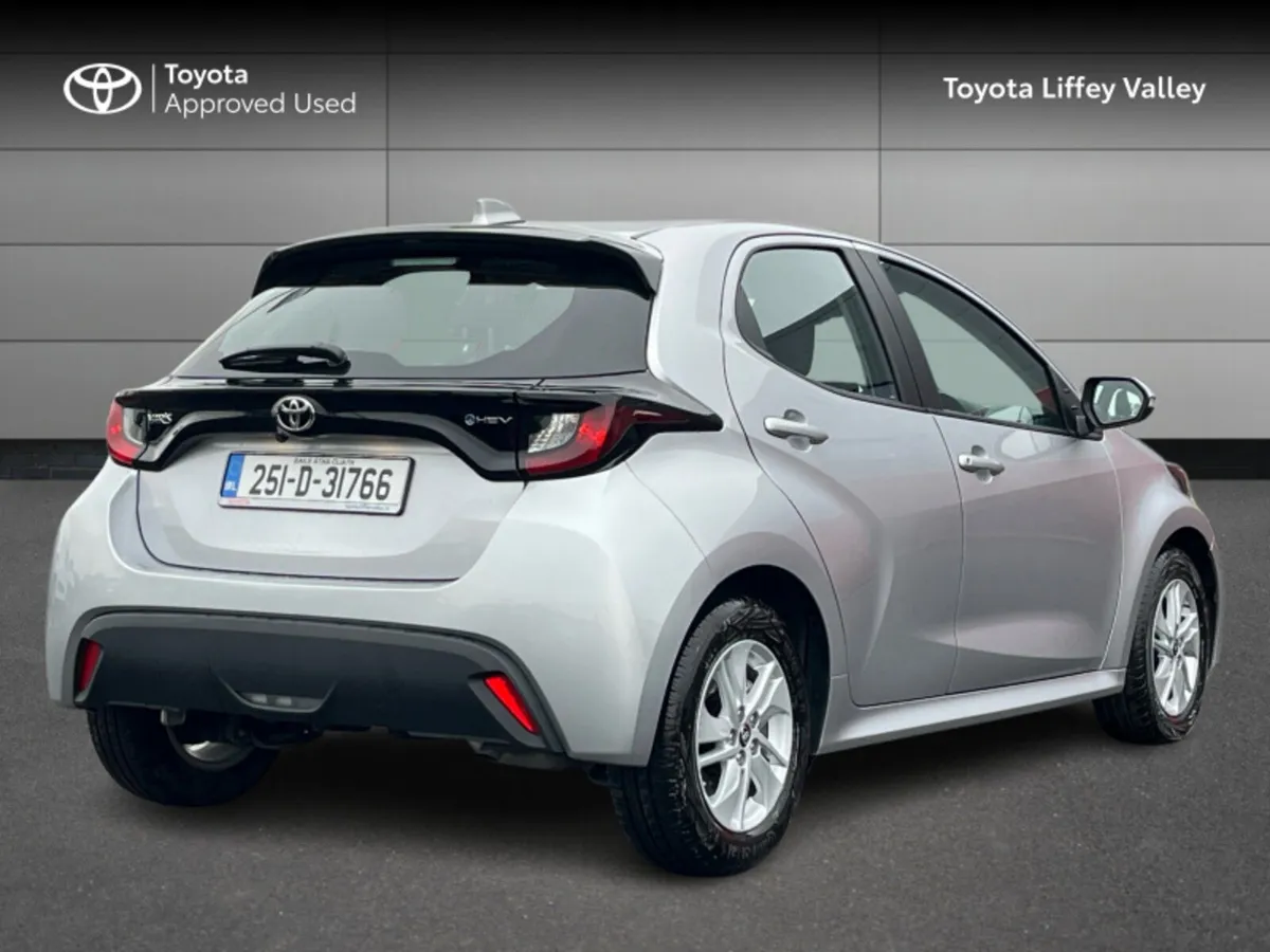 Toyota Yaris Yaris Hybrid 115 Luna - Image 2