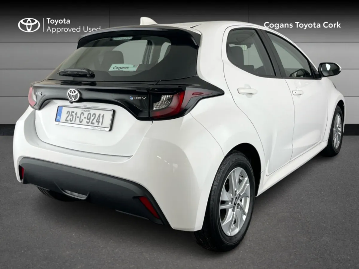 Toyota Yaris Hybrid Luna - Image 2