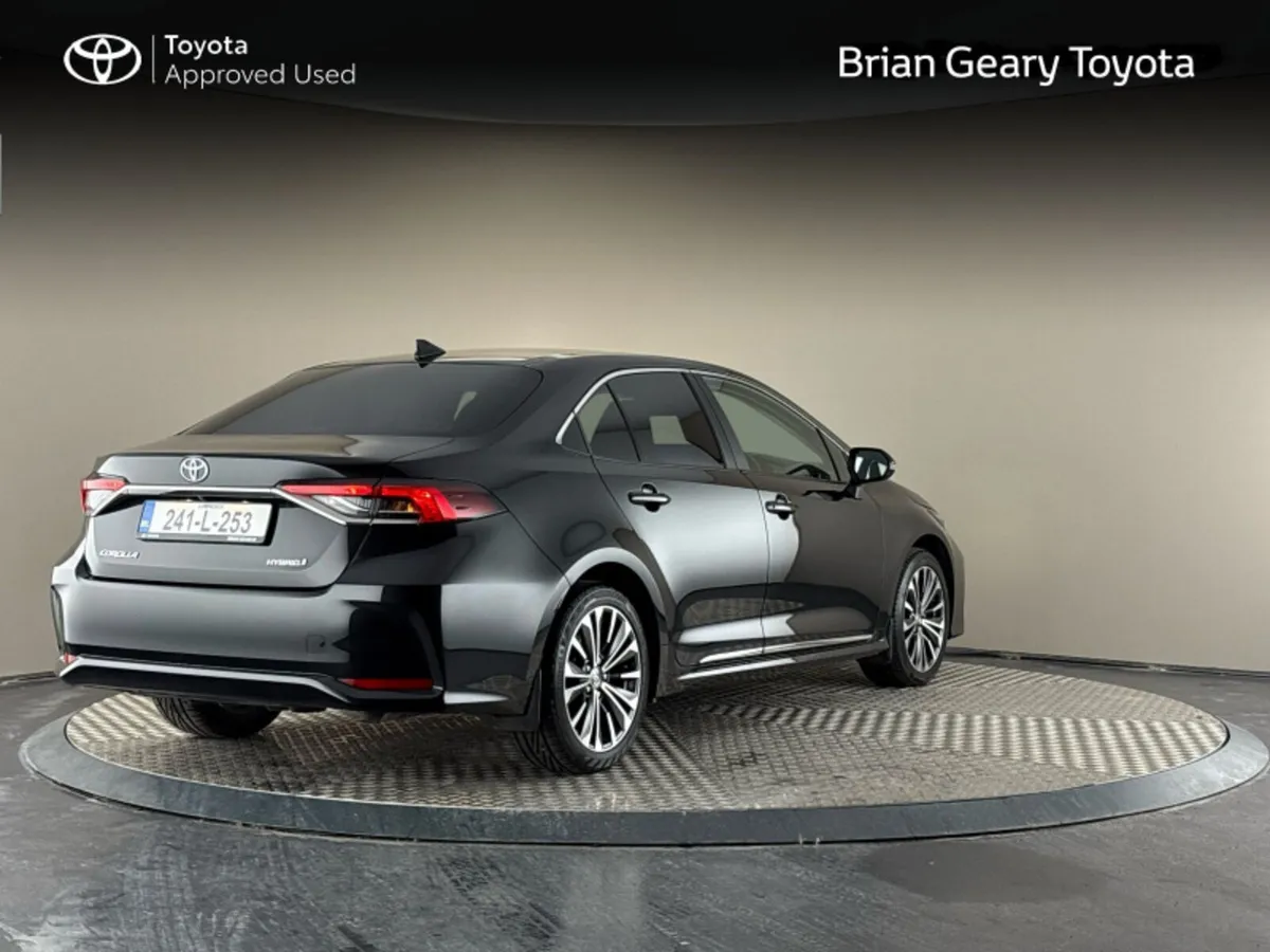 Toyota Corolla HYBRID LUNA SPORT SALOON - Image 2