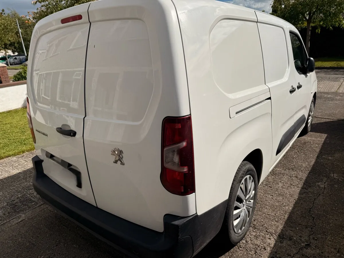 Peugeot Partner Crew Cab - Image 4