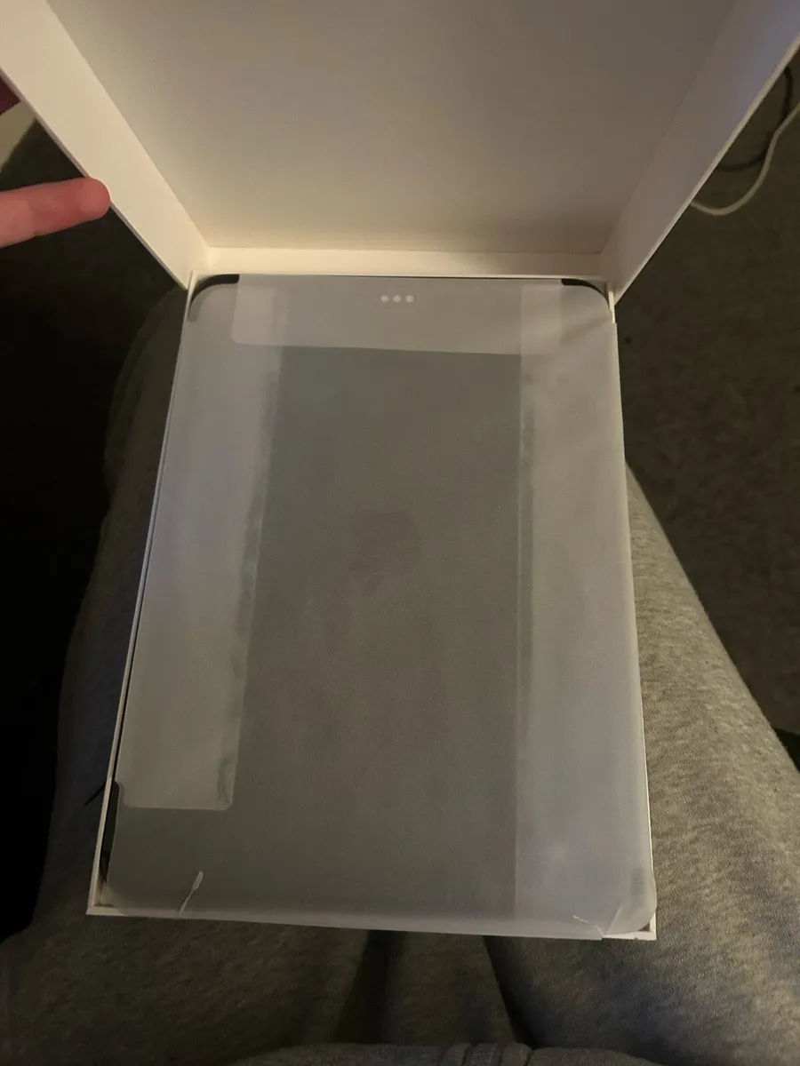 (New) iPad Pro 11” 256GB (2024) M4 w/ Cellular - Image 4