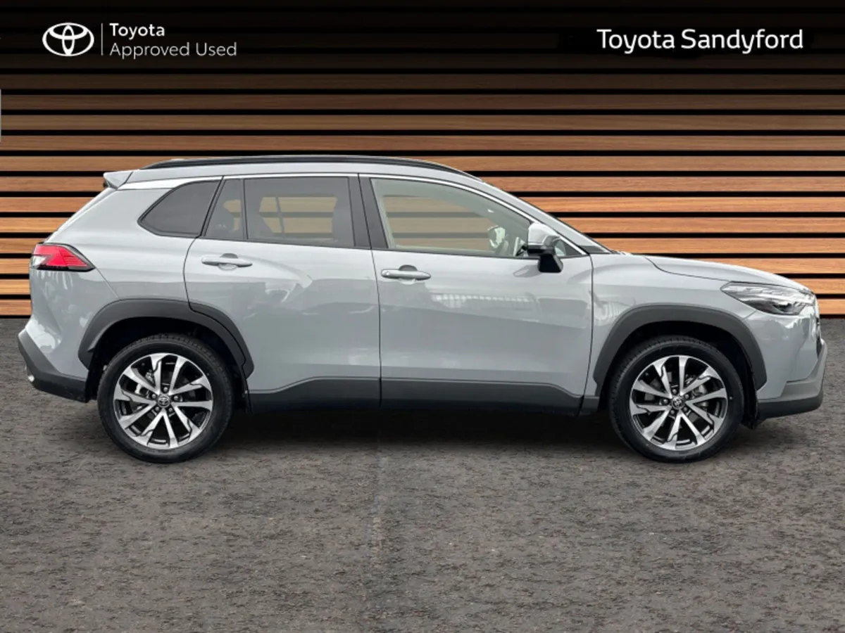 Toyota Corolla Cross 1.8 HYBRID SPORT +EXTRAS // R - Image 3