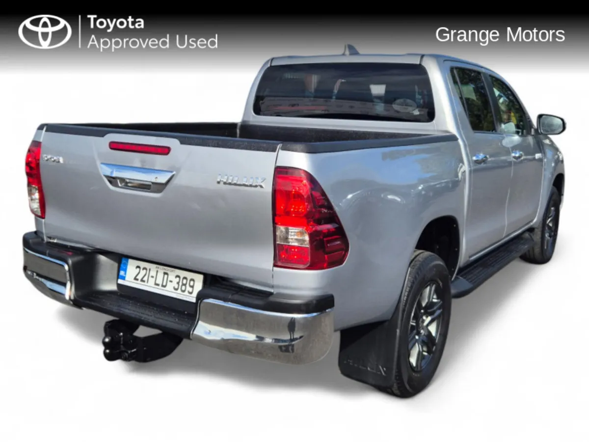 Toyota Hilux 2.8 SR5 CREWCAB 6 SPEED MANUAL**FULL - Image 3