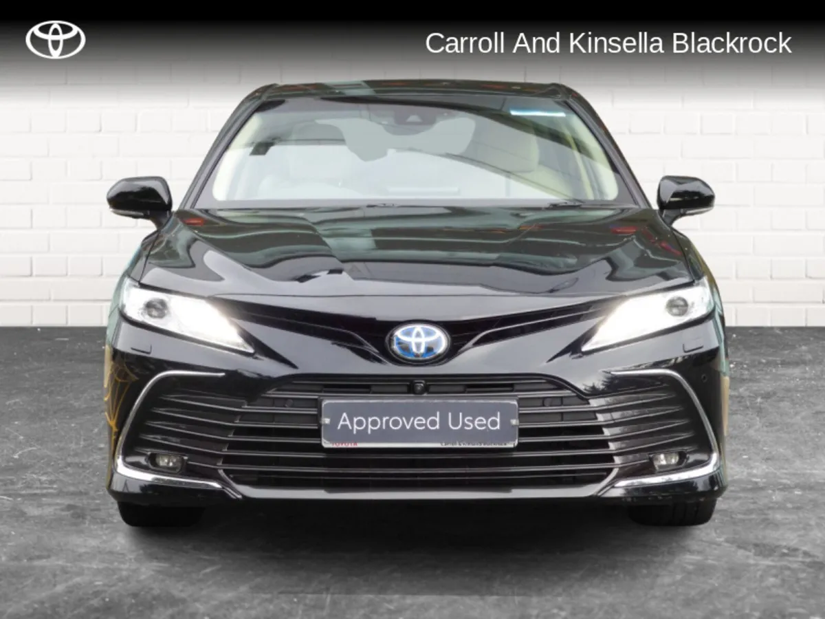 Toyota Camry Hybrid Platinum Edition - Image 3