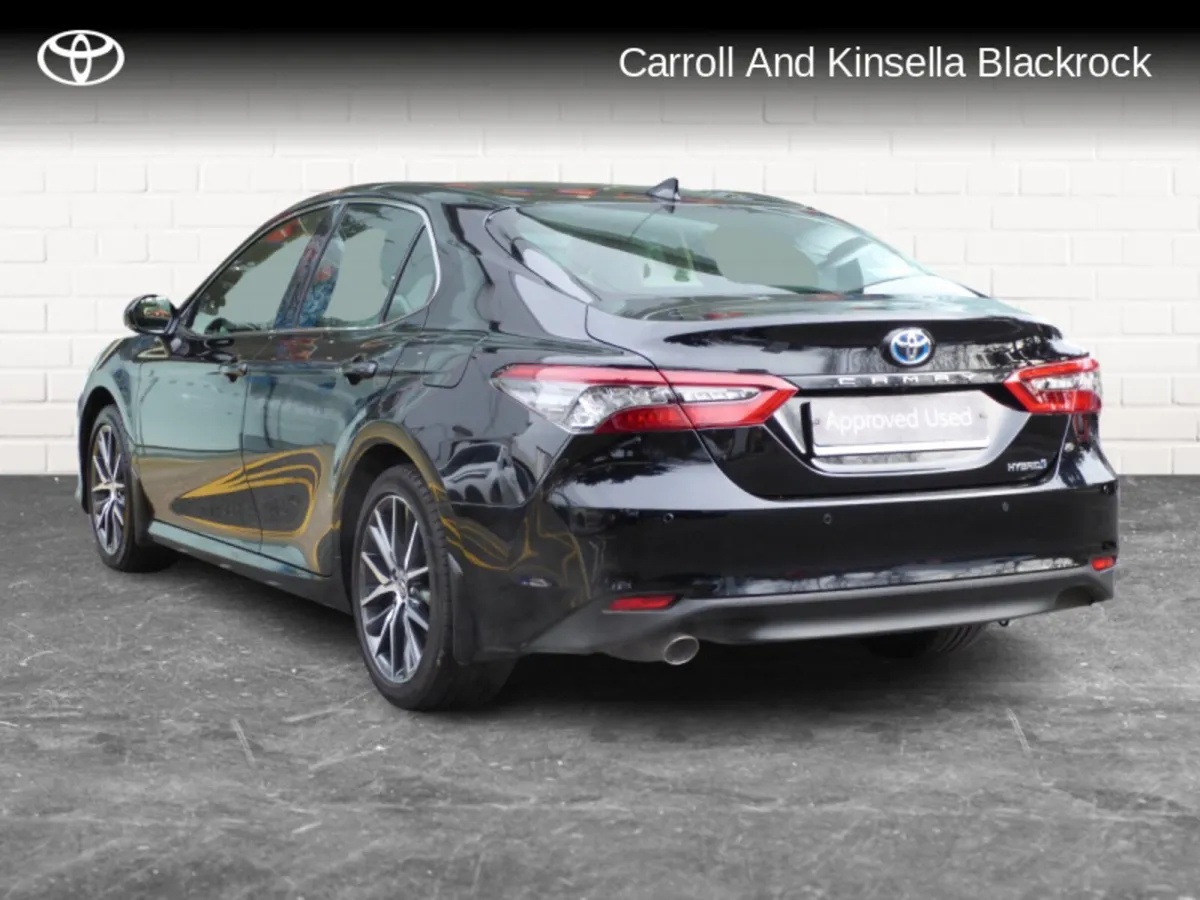Toyota Camry Hybrid Platinum Edition - Image 4