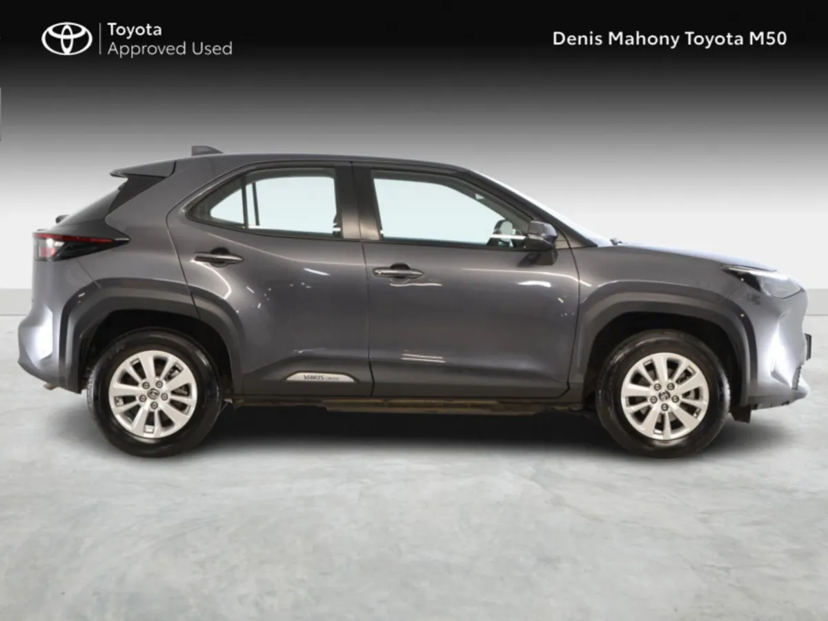 Toyota Yaris Cross Luna Hybrid Auto - Image 3