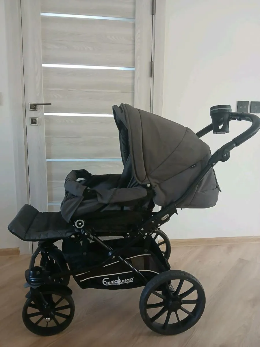Emmaljunga baby pram - Image 2