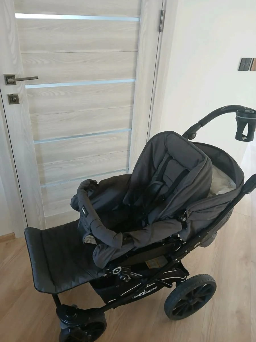 Emmaljunga baby pram - Image 3