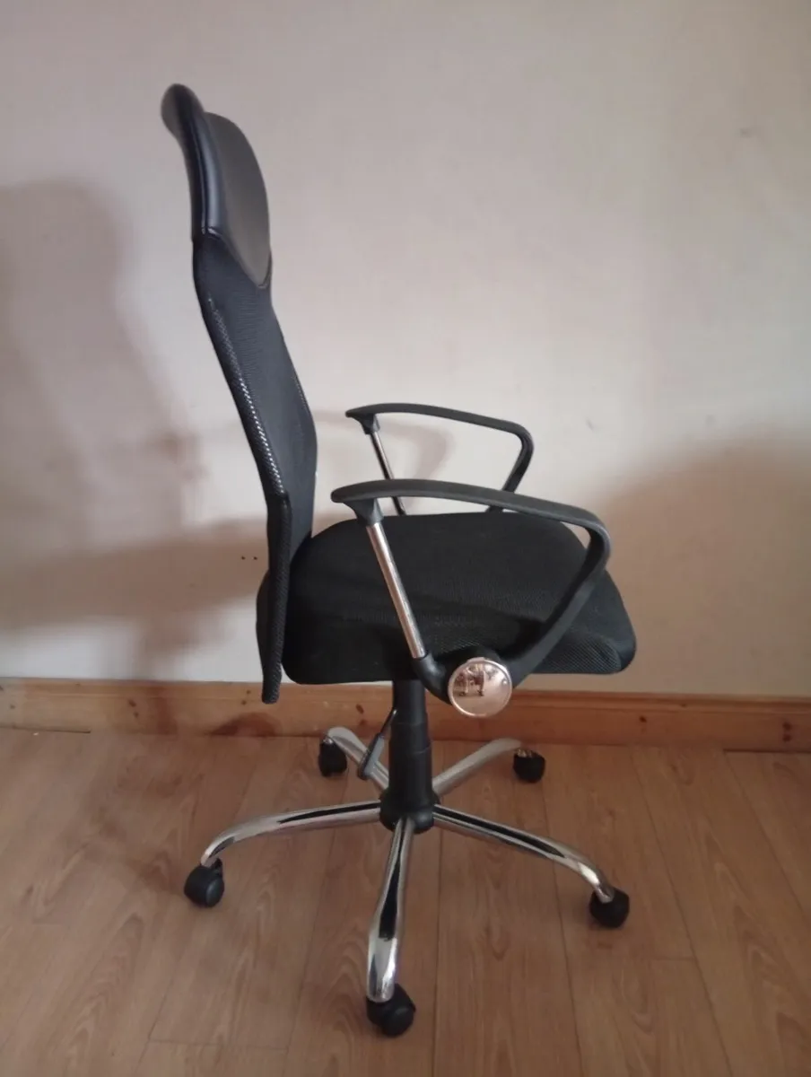 Professional Office computer swivel chair 6months - Image 4