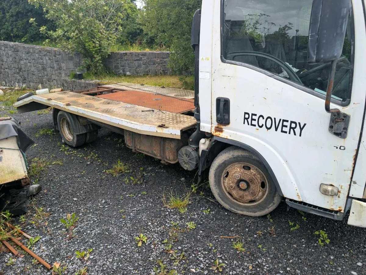 Isuzu recovery truck - Image 3