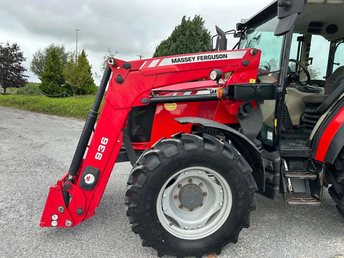 2017 Massey Ferguson 4709 with Loader - Image 4