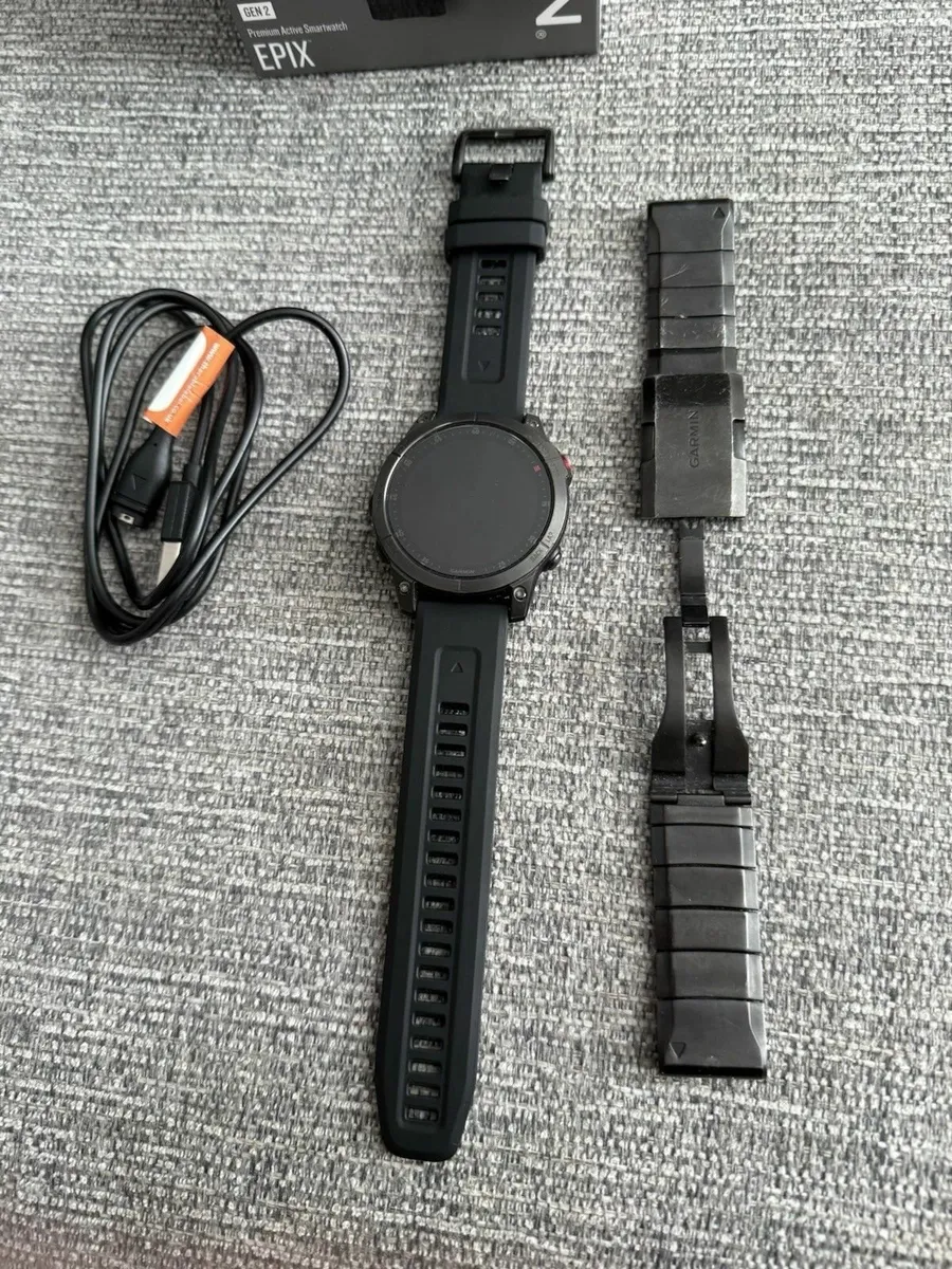 Epix Gen 2 Smartwatch Black and metal strap - Image 2