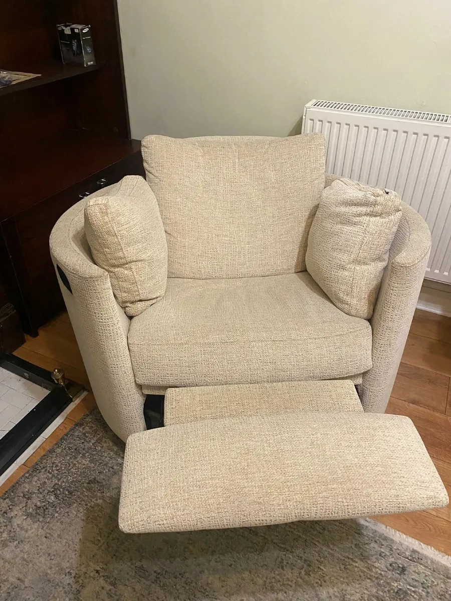 Armchair_ Recliner - Image 3
