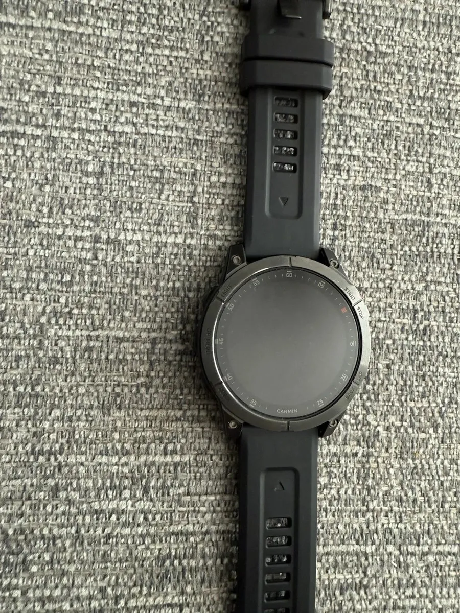 Epix Gen 2 Smartwatch Black and metal strap - Image 3