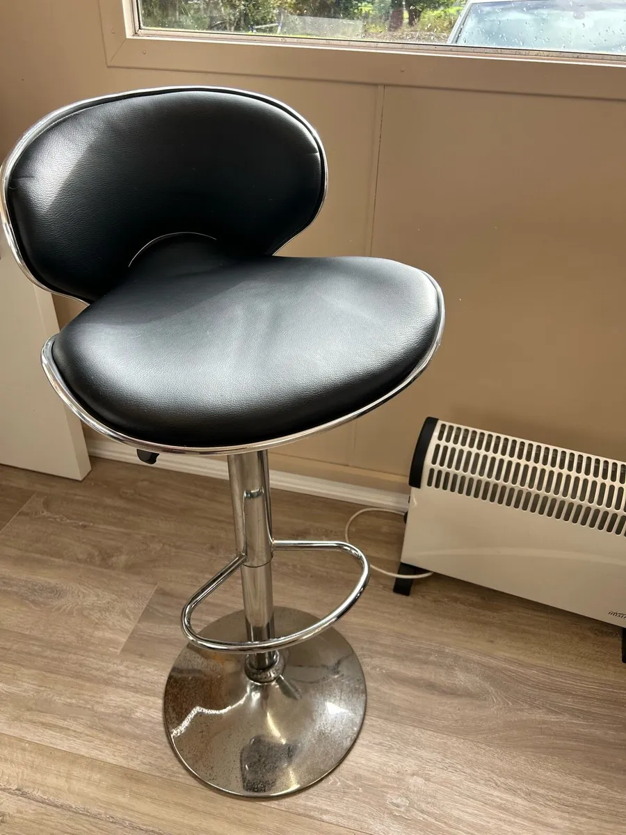 Hairdressing Backwash & Makeup Chairs - Image 4