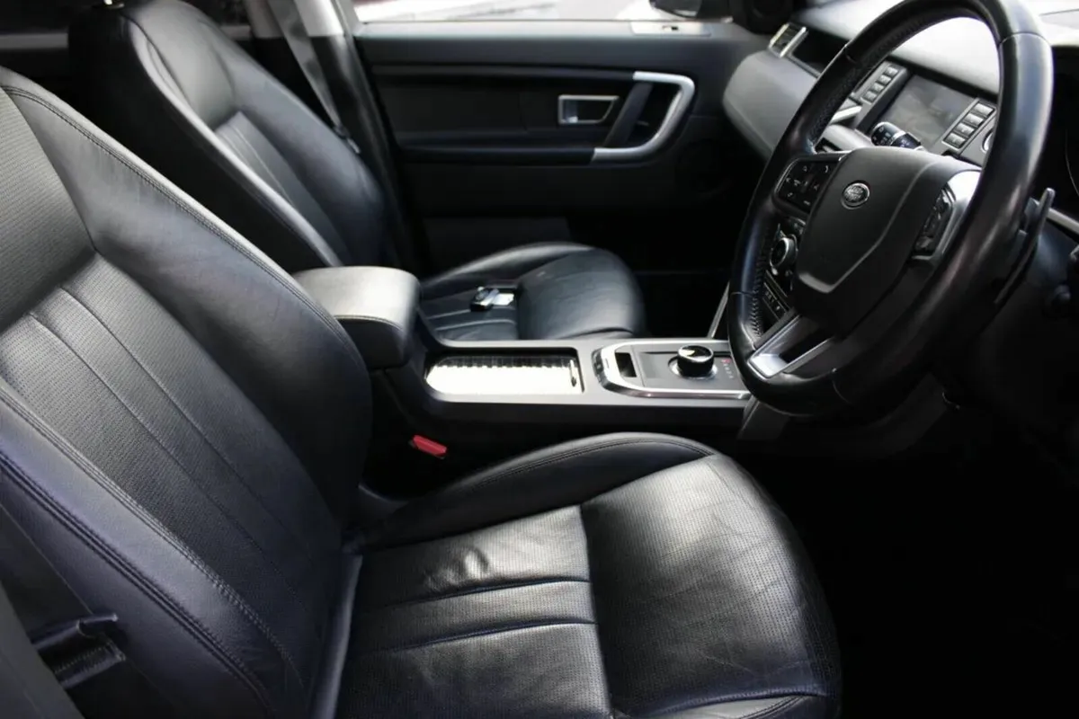 Land Rover Discovery Sport 2018 - Image 2