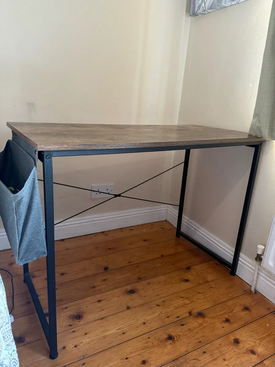 Office desk - Image 1