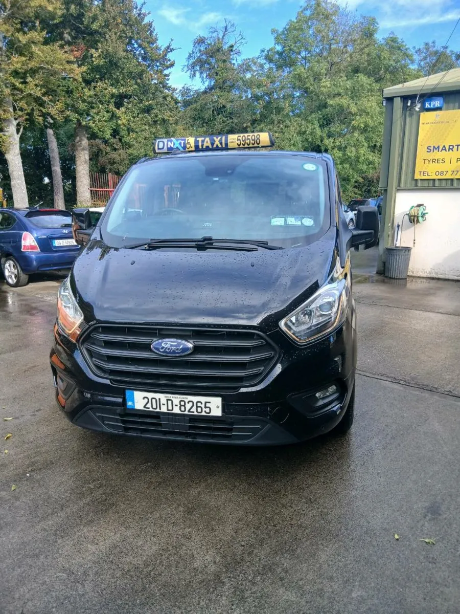 9 seaters taxi to rent automatic - Image 1