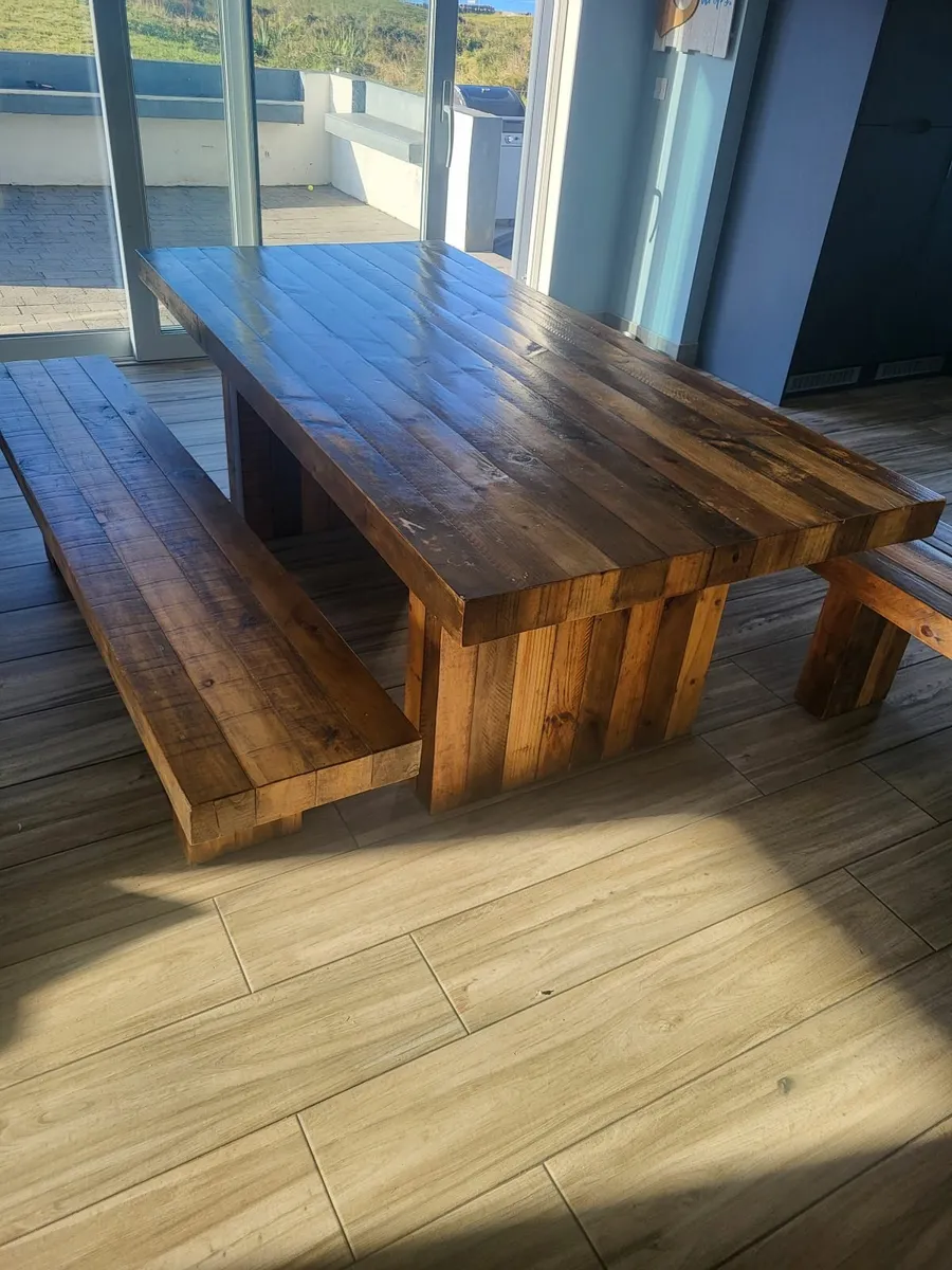 Dining table - Image 1