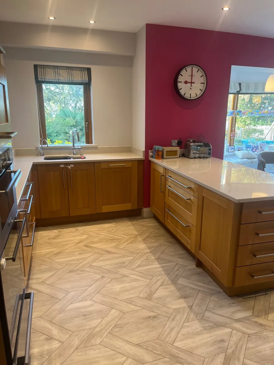 Solid Oak Shaker Kitchen with Premium Features - Image 2