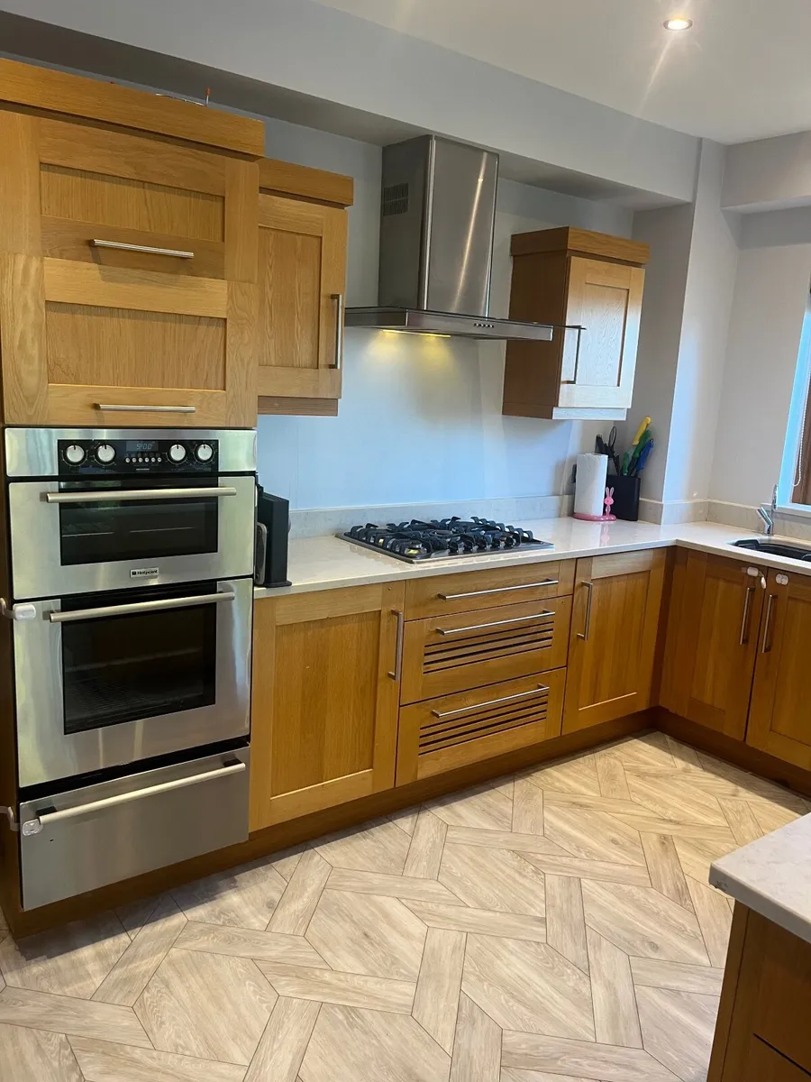 Solid Oak Shaker Kitchen with Premium Features - Image 3