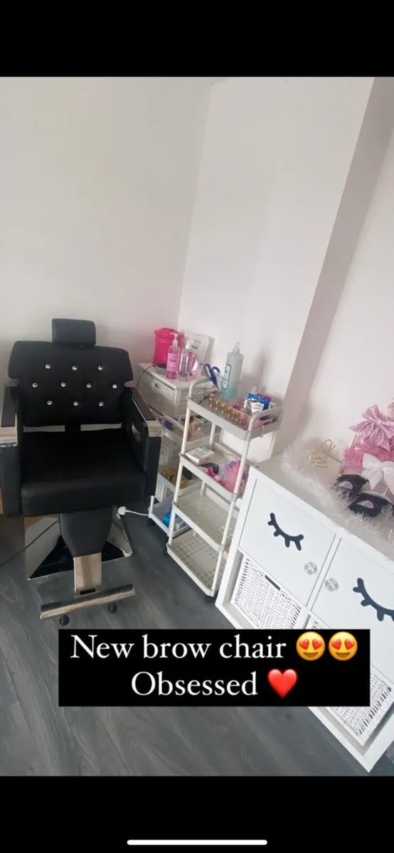 Beauty chair - Image 1
