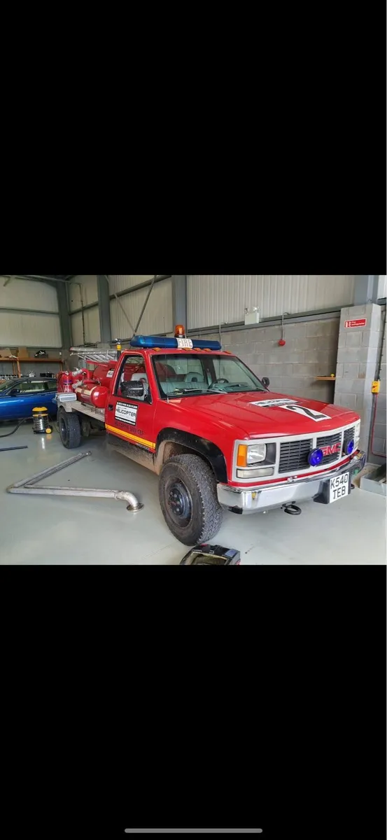 1991 GMC Fire truck - Image 1