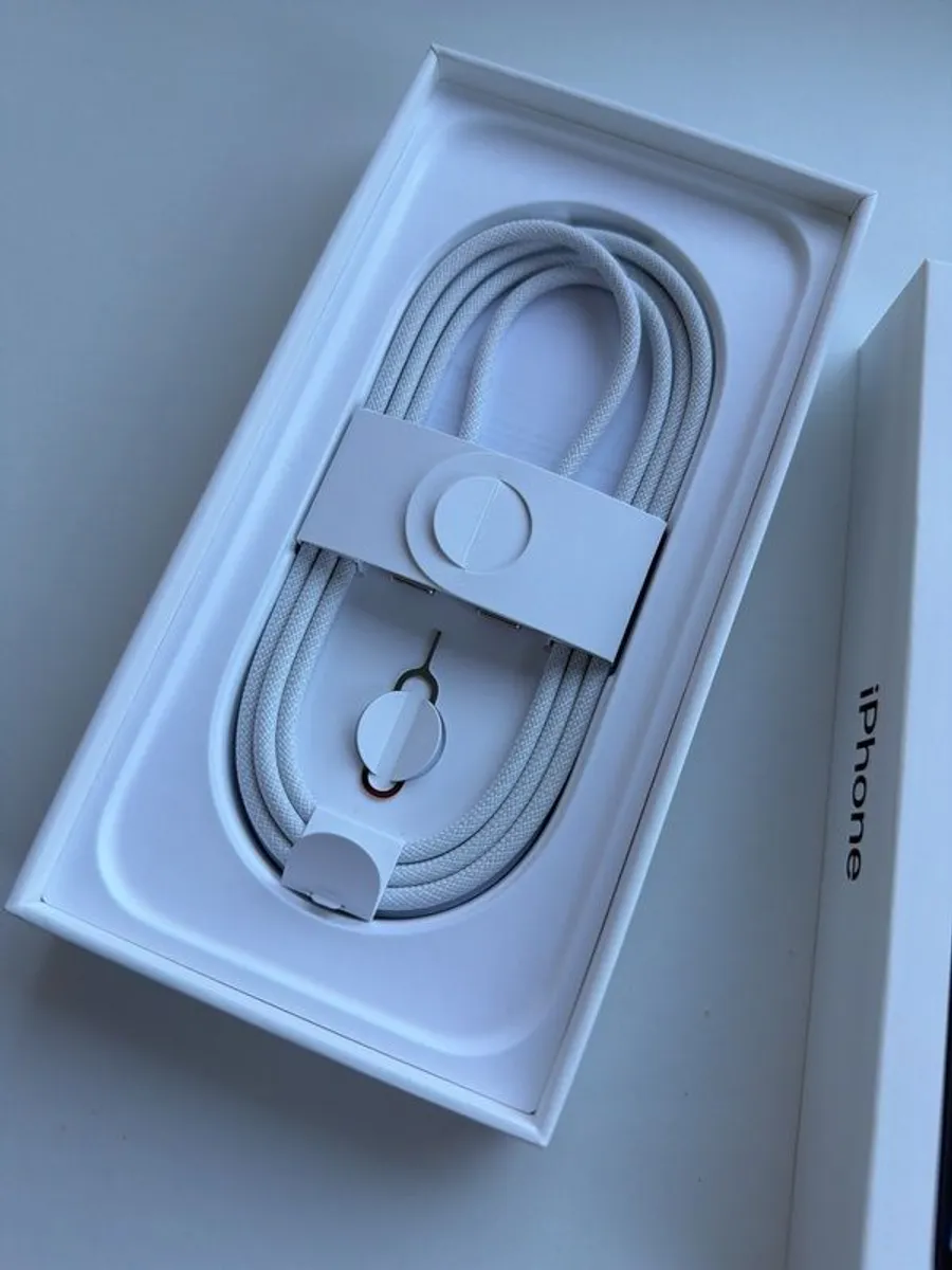 iPhone 16 pro 128gb - Image 3
